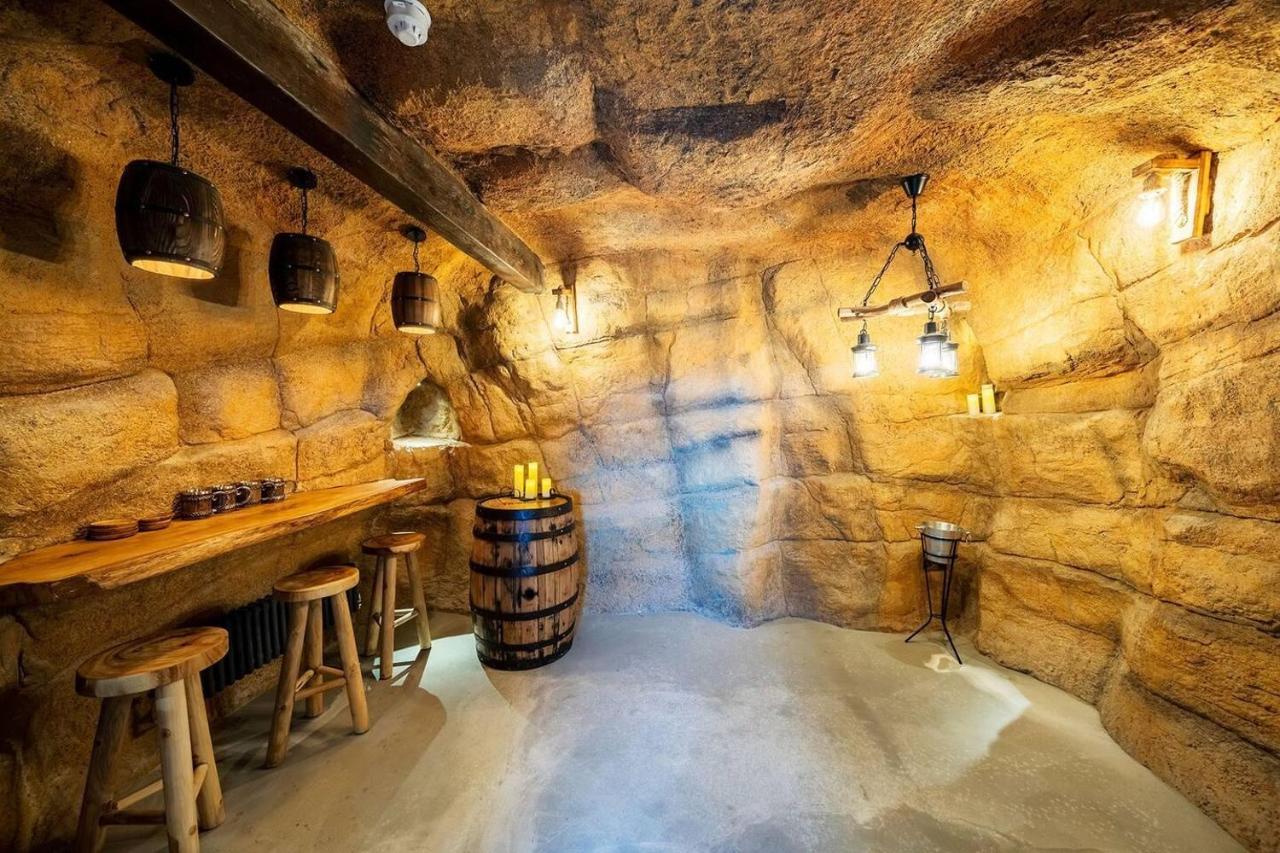 Clwyd Gate Manor Pool Sauna Hottub Cave Wales Ruthin Ngoại thất bức ảnh